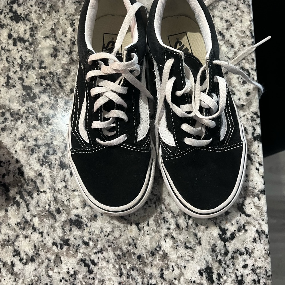 Kids vans size 1.5. - Picture 3 of 4